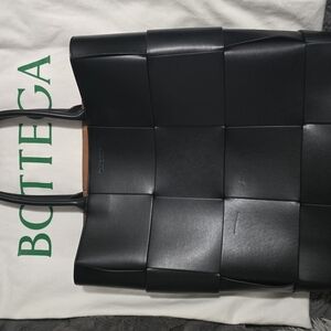 Bottega Veneta Black Arco Maxi Leather Bag